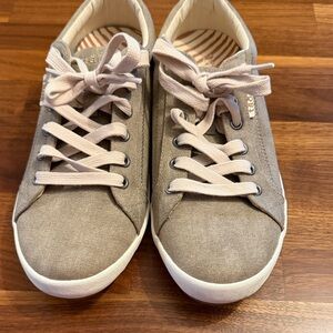 Never worn Taos Women's Sneakers